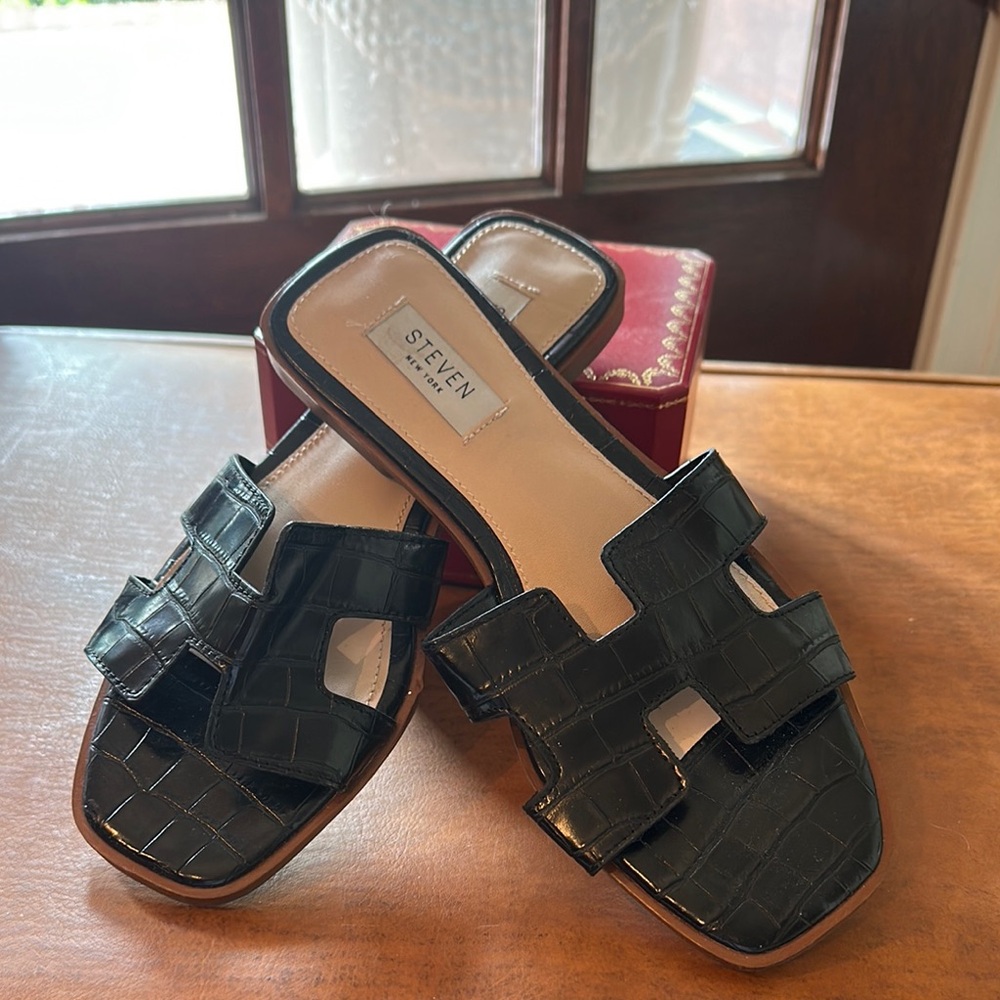 Seven7 Black Croc-Pattern Slide Sandals